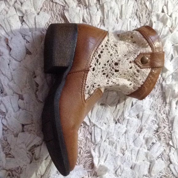 Cherokee brown and white crochet boots. - Picture 8 of 8